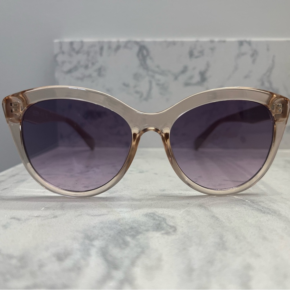 Womans Kenneth Cole sunglasses